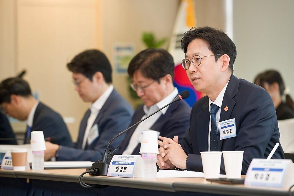 배경훈 부총리 겸 과학기술정보통신부 장관이 5월 13일 서울 종로구 광화문교보빌딩 국가과학기술자문회의 대회의실에서 열린 '과학기술 인공지능 미래전략회의'에서 발언하고 있다.