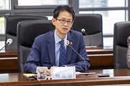 백승보 조달청장이 5월 21일 대구 지역을 방문해 지역 핵심 전략산업인 물 산업 분야의 현안을 점검하고, 대외 여건 악화에 따른 지역 경제 활력 제고 방안을 논의하고 있다.
