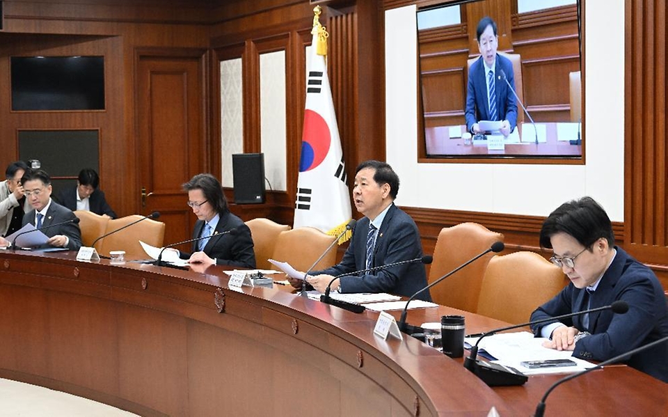 구윤철 부총리 겸 재정경제부 장관이 5월 21일 서울 종로구 정부서울청사에서 열린 '민생물가 특별관리 관계장관 TF 및 제 268차 대외경제장관회의'를 주재, 모두발언을 하고 있다.
