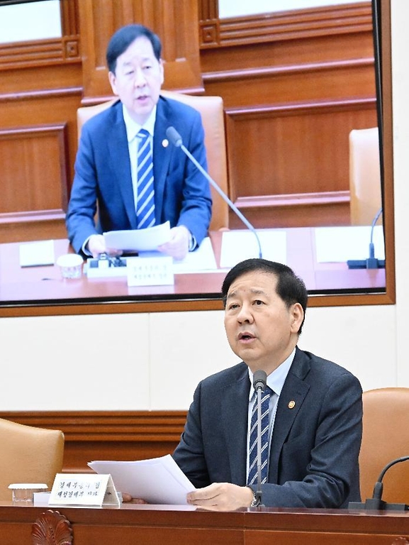 구윤철 부총리 겸 재정경제부 장관이 5월 21일 서울 종로구 정부서울청사에서 열린 '민생물가 특별관리 관계장관 TF 및 제 268차 대외경제장관회의'를 주재, 모두발언을 하고 있다.