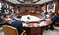 구윤철 부총리 겸 재정경제부 장관이 5월 15일 서울 종로구 정부서울청사에서 열린 '비상경제본부회의 겸 경제관계장관회의 및 부동산관계장관회의'를 주재, 모두발언을 하고 있다.