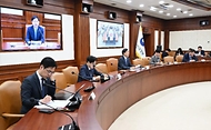 구윤철 부총리 겸 재정경제부 장관이 5월 15일 서울 종로구 정부서울청사에서 열린 '비상경제본부회의 겸 경제관계장관회의 및 부동산관계장관회의'를 주재, 모두발언을 하고 있다.
