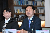 구윤철 부총리 겸 재정경제부 장관이 5월 15일  서울 중구 정동1928에서 열린 '재경부 2030청년단 발대식 겸 미래세대와의 대화' 행사에 참석, 모두발언을 하고 있다.