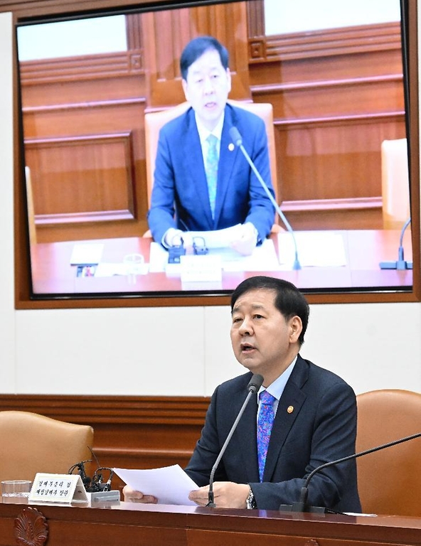 구윤철 부총리 겸 재정경제부 장관이 5월 15일 서울 종로구 정부서울청사에서 열린 '비상경제본부회의 겸 경제관계장관회의 및 부동산관계장관회의'를 주재, 모두발언을 하고 있다.