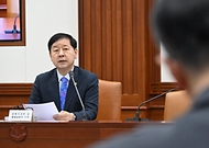 구윤철 부총리 겸 재정경제부 장관이 5월 15일 서울 종로구 정부서울청사에서 열린 '비상경제본부회의 겸 경제관계장관회의 및 부동산관계장관회의'를 주재, 모두발언을 하고 있다.
