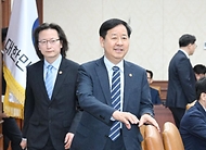 구윤철 부총리 겸 재정경제부 장관이 5월 21일 서울 종로구 정부서울청사에서 열린 '민생물가 특별관리 관계장관 TF 및 제 268차 대외경제장관회의'를 주재, 모두발언을 하고 있다.