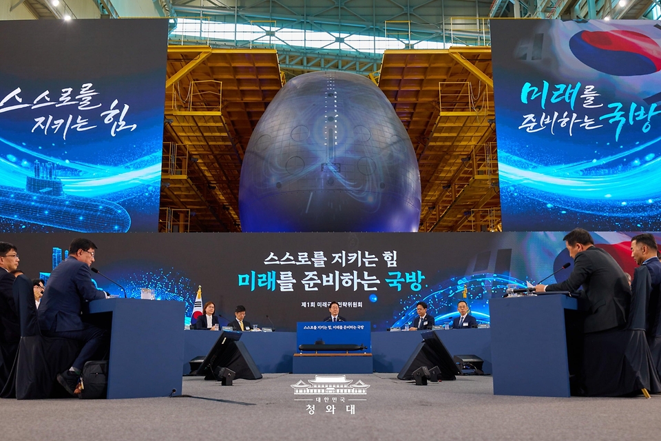 이재명 대통령이 5월 26일 경남 창원시 진해구에서 열린 제1회 미래국방전략위원회에서 발언하고 있다.