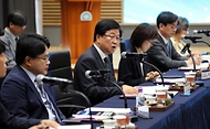 최교진 교육부 장관이 5월 27일 국립목포대학교에서 전남·광주권의 '지역성장 인재양성체계' 수행 대학들과 '현장 소통 간담회'에 참석하고 있다.