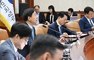 구윤철 부총리 겸 재정경제부 장관이 5월 29일 서울 종로구 정부서울청사에서 열린 '비상경제본부회의 겸 경제관계장관회의 겸 산업경쟁력강화 관계장관회의'를 주재, 모두발언을 하고 있다.