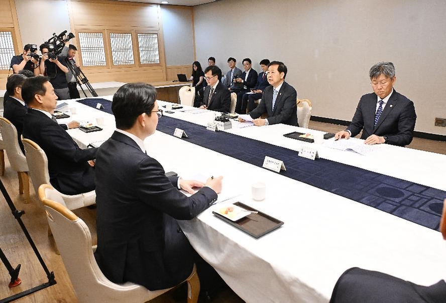 구윤철 부총리 겸 재정경제부 장관이 5월 29일 서울 종로구 정부서울청사에서 열린 '부동산 관계장관회의 겸 주택공급촉진 관계장관회의'를 주재, 모두발언을 하고 있다.