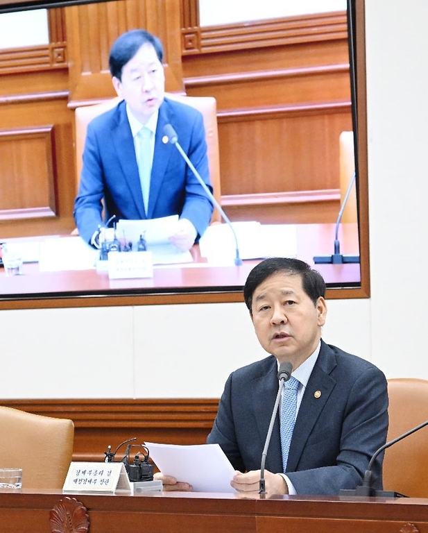 구윤철 부총리 겸 재정경제부 장관이 5월 29일 서울 종로구 정부서울청사에서 열린 '비상경제본부회의 겸 경제관계장관회의 겸 산업경쟁력강화 관계장관회의'를 주재, 모두발언을 하고 있다.