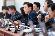 이재명 대통령이 6월 2일 청와대에서 열린 국무회의 겸 비상경제점검회의에서 발언하고 있다.