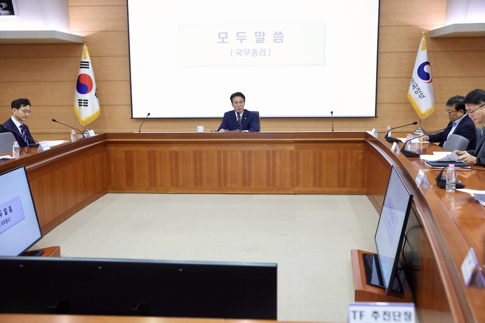 김민석 국무총리가 6월 4일 세종대로 정부서울청사에서 열린 드론·대드론 통합 태스크포스(TF) 최종보고회의를 주재하고 있다.