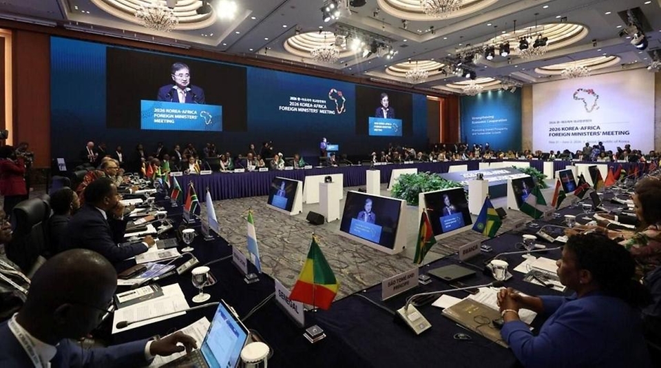 조현 외교부 장관이 6월 1일 서울에서 아프리카연합(African Union, AU) 부의장국인 가나의 사무엘 오쿠제토 아블라콰(Samuel Okudzeto ABLAKWA) 외교 장관과의 공동 주재로 2026 한-아프리카 외교장관회의를 개최하고 공동성명을 채택하고 있다.