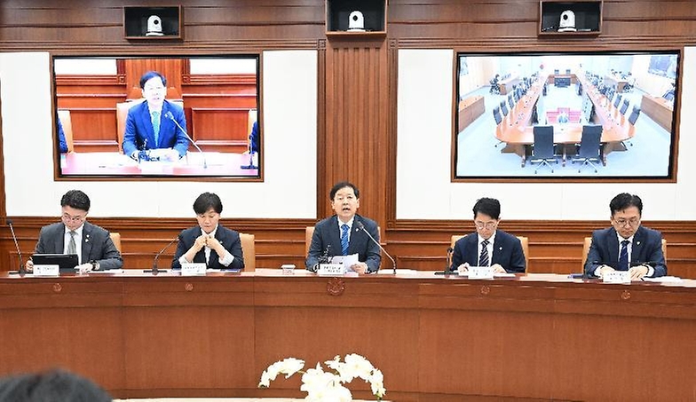 구윤철 부총리 겸 재정경제부 장관이 6월 4일 서울 종로구 정부서울청사에서 열린 '민생물가 특별관리 관계장관 TF'를 주재, 모두발언을 하고 있다.