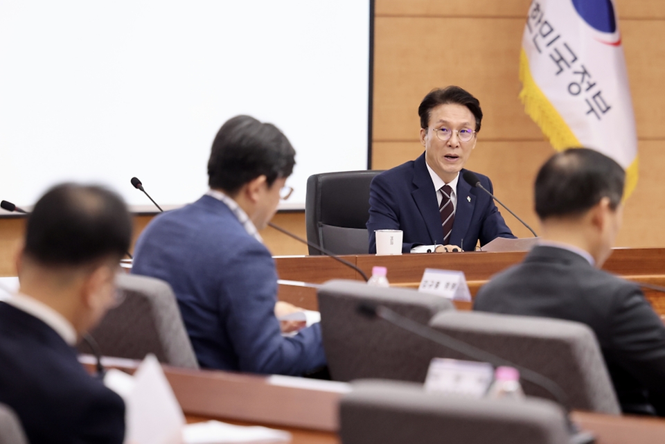 김민석 국무총리가 6월 4일 세종대로 정부서울청사에서 열린 드론·대드론 통합 태스크포스(TF) 최종보고회의를 주재하고 있다.