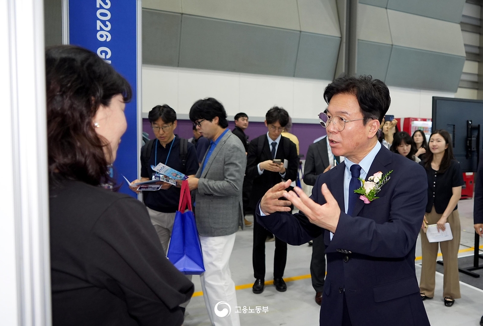 산업통상부와 고용노동부가 6월 1일부터 2일까지 이틀간 코엑스 B홀, 컨퍼런스룸 E에서 '2026 글로벌 탤런트 페어(Global Talent Fair)'를 공동 개최하고 있다.