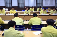 송미령 농림축산식품부 장관이 6월 1일 여름철 재해에 대비하기 위해 농촌진흥청, 산림청, 한국농어촌공사, 농협, 지방정부(충청남도, 예산군)와 함께 태풍·호우 등 대응체계를 사전 검검하고 있다.