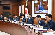 구윤철 부총리 겸 재정경제부 장관이 6월 4일 서울 종로구 정부서울청사에서 열린 '민생물가 특별관리 관계장관 TF'를 주재, 모두발언을 하고 있다.