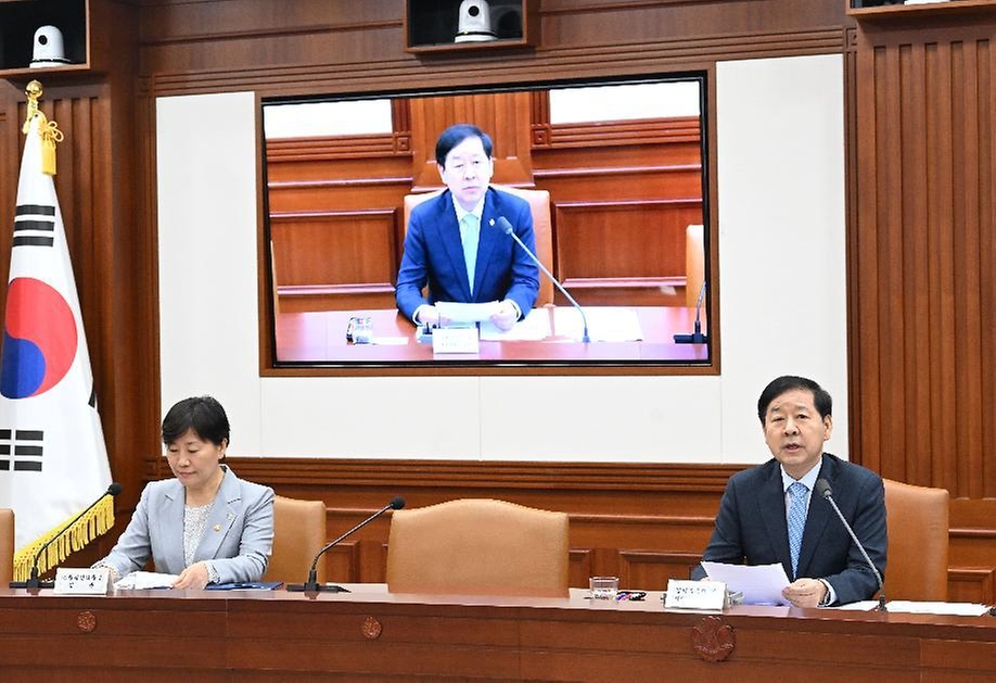 구윤철 부총리 겸 재정경제부 장관이 6월 5일 서울 종로구 정부서울청사에서 열린 '비상경제본부회의 겸 경제관계장관회의'를 주재, 모두발언을 하고 있다.