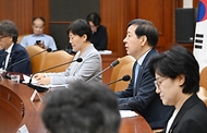 구윤철 부총리 겸 재정경제부 장관이 6월 5일 서울 종로구 정부서울청사에서 열린 '비상경제본부회의 겸 경제관계장관회의'를 주재, 모두발언을 하고 있다.