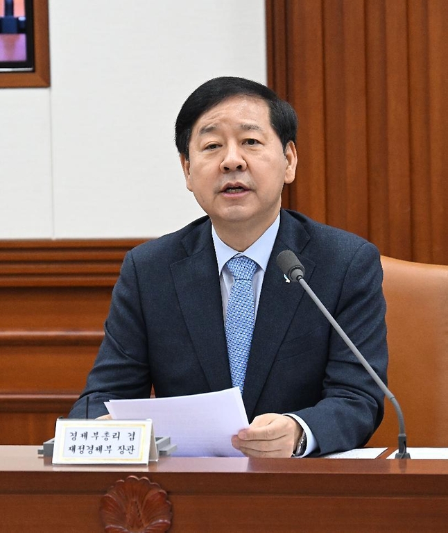 구윤철 부총리 겸 재정경제부 장관이 6월 5일 서울 종로구 정부서울청사에서 열린 '비상경제본부회의 겸 경제관계장관회의'를 주재, 모두발언을 하고 있다.