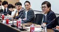 최휘영 문화체육관광부 장관은 6월 4일 서울 중구 예술인복지재단을 방문해 재단 직원과 예술활동증명 제도 관련해 간담회를 갖고 '예술활동증명 제도 개편 태스크포스(TF) 5차 회의'를 진행했다.