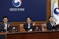 김민석 국무총리가 6월 9일 세종대로 정부서울청사에서 열린 국무회의 겸 비상경제점검회의를 주재, 모두발언을 하고 있다.