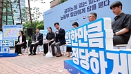 김영훈 고용노동부 장관이 6월 4일 서울시 금천구 가산디지털단지 소재 야외광장에서 '직장인들과 함께하는 현장 간담회'를 개최하고 있다.
