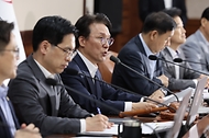 김민석 국무총리가 6월 9일 세종대로 정부서울청사에서 열린 국무회의 겸 비상경제점검회의를 주재, 모두발언을 하고 있다.