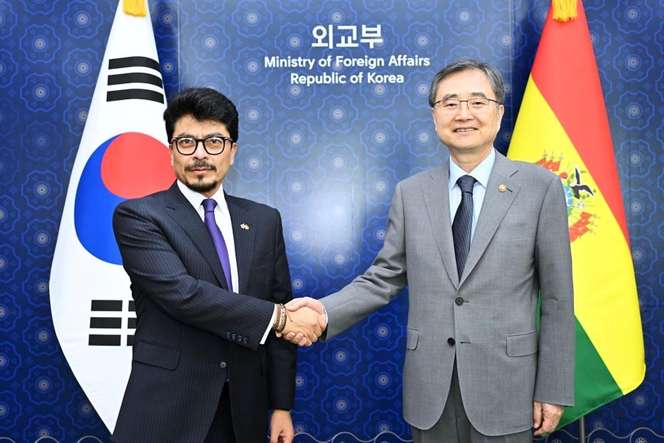 조현 외교장관이 6월 8일 페르난도 우고 아라마요 카라스코(Fernando Hugo Aramayo Carrasco) 볼리비아 외교장관과 회담을 갖고, 양국 주요 현안과 협력 분야 및 국제정세 등에 대한 의견을 교환하고 있다.