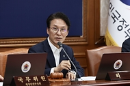 김민석 국무총리가 6월 9일 세종대로 정부서울청사에서 열린 국무회의 겸 비상경제점검회의를 주재, 모두발언을 하고 있다.