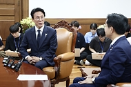 김민석 국무총리가 6월 10일 여의도 국회에서 조정식 신임 국회의장을 예방, 인사 및 환담을 나누고 있다.