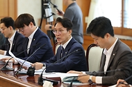 김민석 국무총리가 6월 9일 세종대로 정부서울청사에서 청년정책 관계장관 회의를 주재하고 있다.
