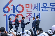 6월 10일 서울시 종로구 광화문광장에서 국가보훈부 주관으로 개최한 제100주년 6·10만세운동 기념식에 김민석 국무총리가 참석해 기념사를 하고 있다.