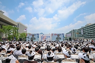 6월 10일 서울시 종로구 광화문광장에서 국가보훈부 주관으로 개최한 제100주년 6·10만세운동 기념식에 김민석 국무총리가 참석해 기념사를 하고 있다.