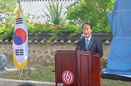 권오을 국가보훈부 장관이 6월 10일 서울시 종로구 천도교 중앙총부 정원에서 열린 6·10만세운동 100주년 기념비 제막식에 참석해 축사를 하고 있다.