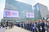 6월 10일 서울시 종로구 광화문광장에서 국가보훈부 주관으로 개최한 제100주년 6·10만세운동 기념식에 김민석 국무총리가 참석해 기념사를 하고 있다.