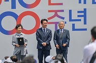 6월 10일 서울시 종로구 광화문광장에서 국가보훈부 주관으로 개최한 제100주년 6·10만세운동 기념식에 김민석 국무총리가 참석해 기념사를 하고 있다.