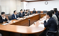구윤철 부총리 겸 재정경제부 장관이 6월 11일 서울 종로구 정부서울청사에서 열린 고용관계장관간담회를 주재하고 있다.
