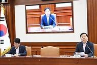 구윤철 부총리 겸 재정경제부 장관이 6월 12일 서울 종로구 정부서울청사에서 열린 '비상경제본부회의 겸 경제관계장관회의'를 주재, 모두발언을 하고 있다.