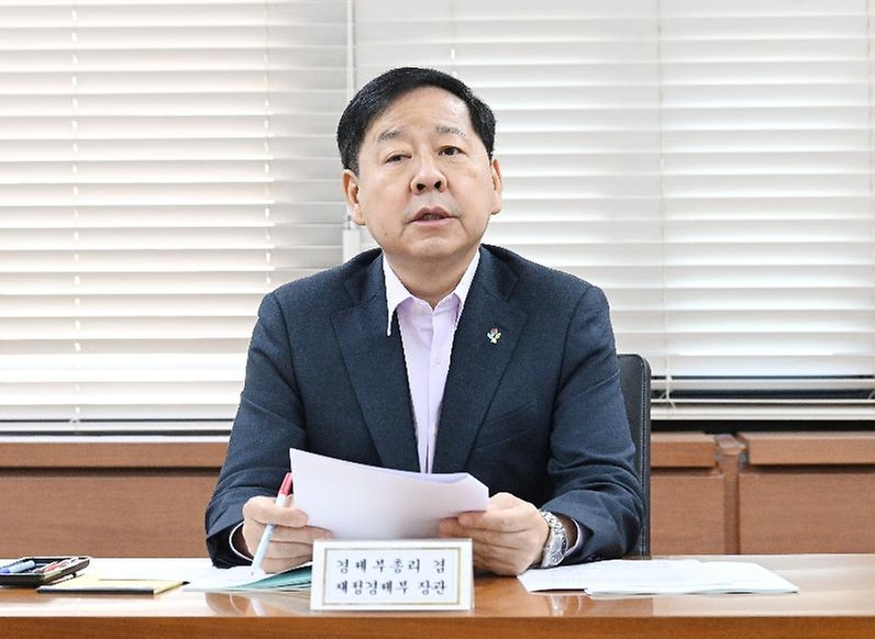 구윤철 부총리 겸 재정경제부 장관이 6월 11일 서울 종로구 정부서울청사에서 열린 고용관계장관간담회를 주재하고 있다.