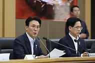 김민석 국무총리가 6월 11일 세종 다솜로 정부세종청사에서 열린 국민 참정권 침해 문제 관련 관계장관회의를 주재하고 있다.