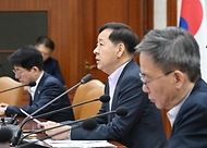 구윤철 부총리 겸 재정경제부 장관이 6월 12일 서울 종로구 정부서울청사에서 열린 '비상경제본부회의 겸 경제관계장관회의'를 주재, 모두발언을 하고 있다.