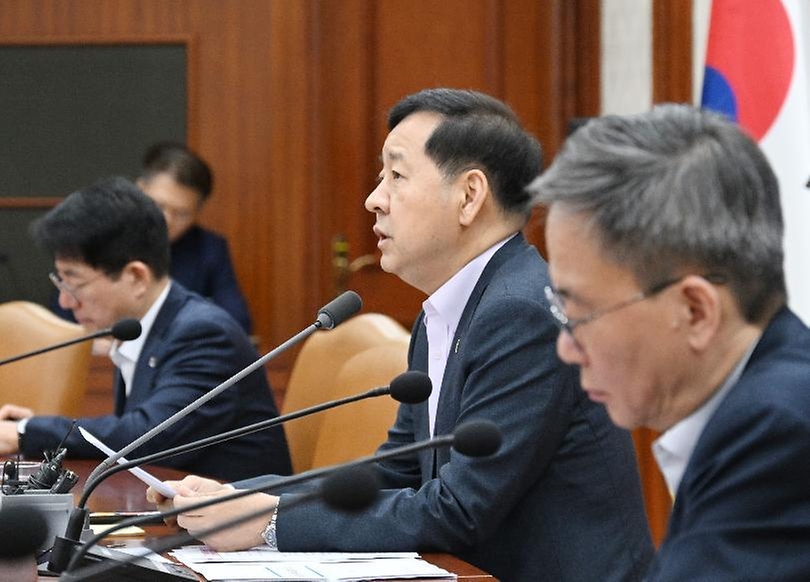 구윤철 부총리 겸 재정경제부 장관이 6월 12일 서울 종로구 정부서울청사에서 열린 '비상경제본부회의 겸 경제관계장관회의'를 주재, 모두발언을 하고 있다.