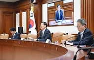 구윤철 부총리 겸 재정경제부 장관이 6월 12일 서울 종로구 정부서울청사에서 열린 '비상경제본부회의 겸 경제관계장관회의'를 주재, 모두발언을 하고 있다.