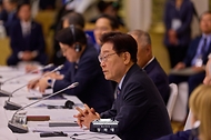 이재명 대통령이 6월 12일(현지 시간) 이탈리아 로마의 한 호텔에서 열린 비즈니스 라운드테이블에서 발언하고 있다.