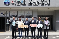 김민석 국무총리가 6월 12일 농어촌 기본소득 시범사업 지역인 경상남도 남해군 이동면을 방문 기본소득 사용 현황과 효과 등을 점검하고 있다.