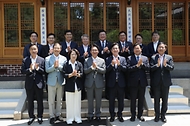 김민석 국무총리가 6월 15일 삼청동 총리서울공관에서 열린 국토대전환 관련 광역단체장 당선자 간담회를 주재하고 있다.