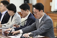 김민석 국무총리가 6월 15일 세종대로 정부서울청사에서 열린 제3차 국토공간 대전환 범정부 추진협의회를 주재하고 있다.